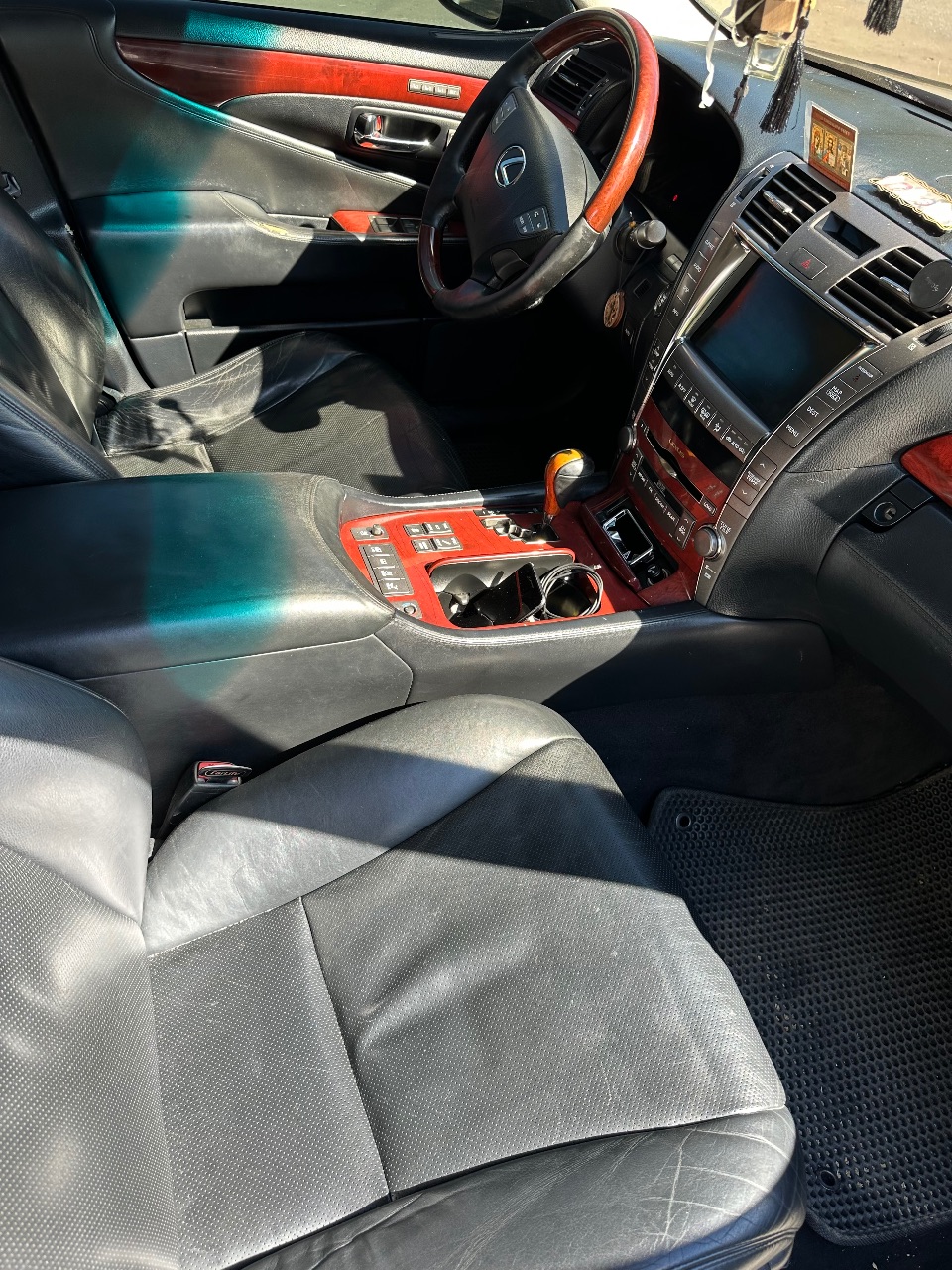 Lexus LS - фото 9