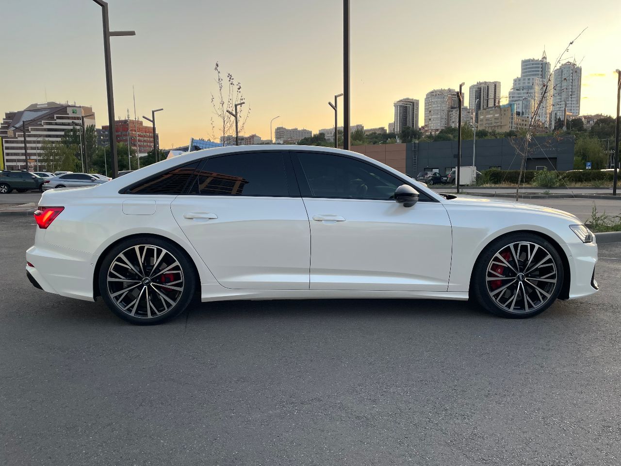 Audi A6 - фото 5