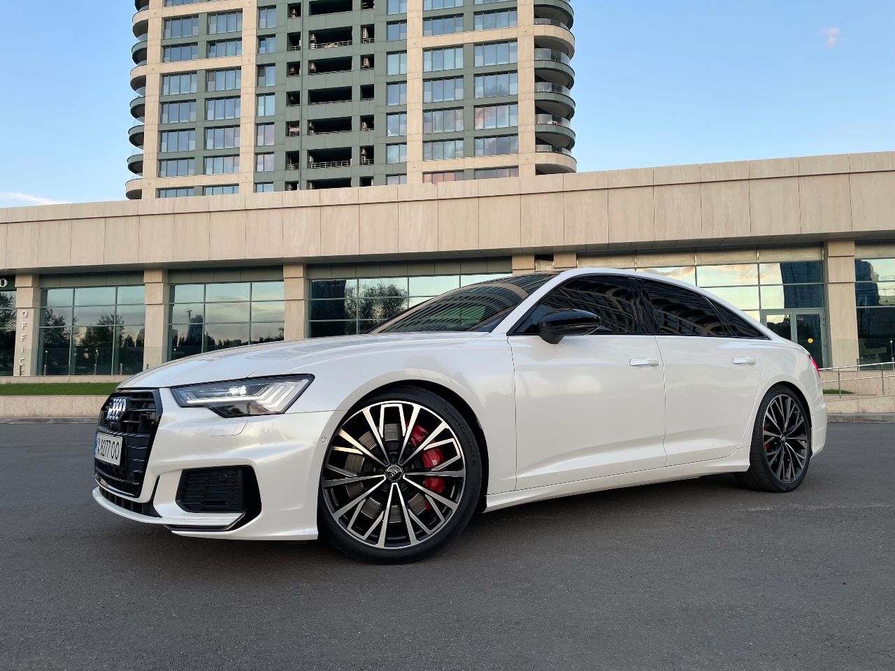 Audi A6 - фото 2