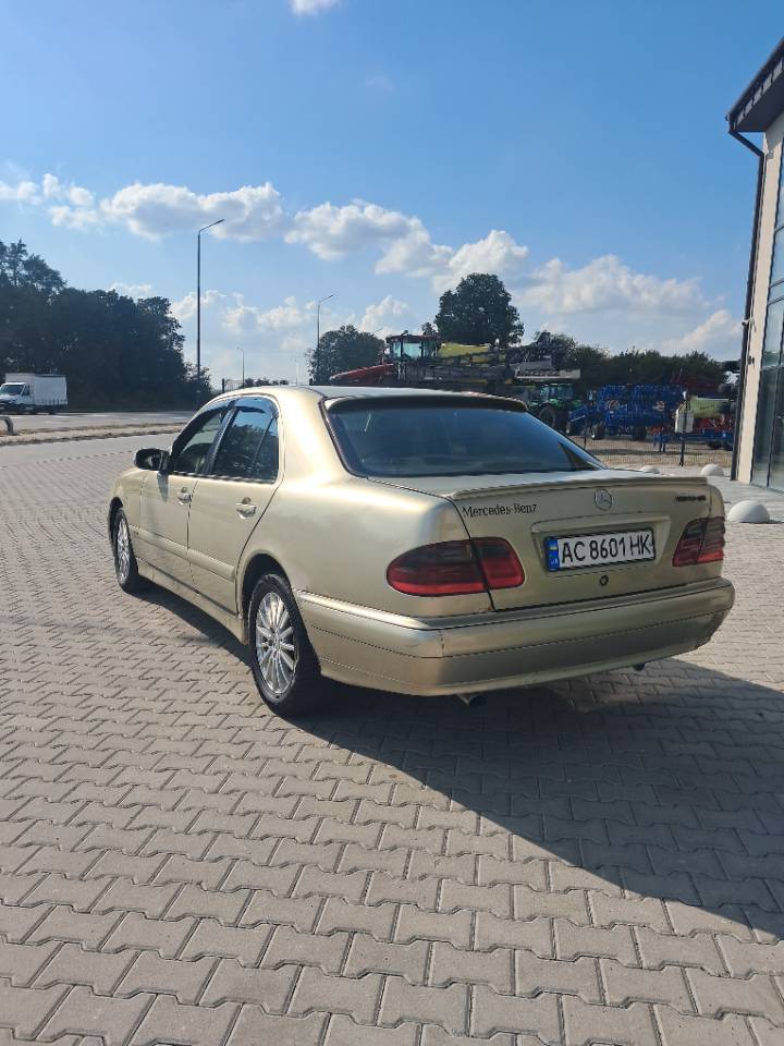 Mercedes-Benz E-Класс - фото 4