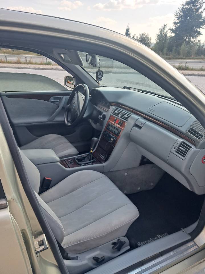 Mercedes-Benz E-Класс - фото 7