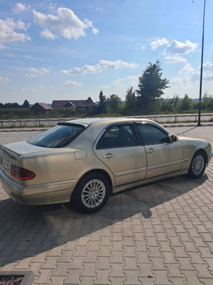 Mercedes-Benz E-Класс - фото 5