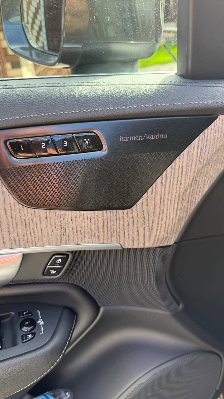 Volvo XC90 - фото 8