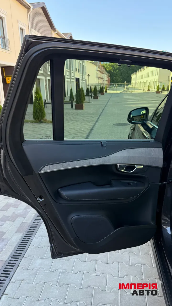 Volvo XC90 - фото 9