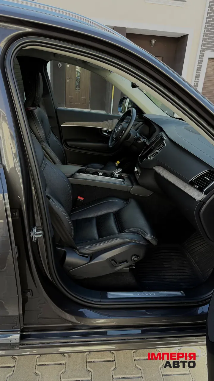 Volvo XC90 - фото 12