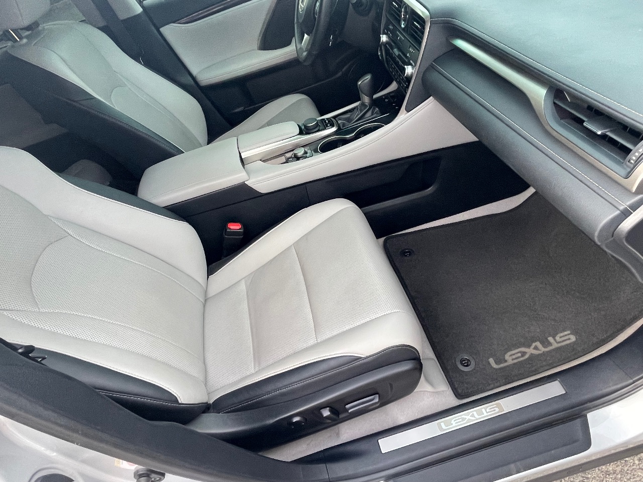 Lexus RX - фото 17