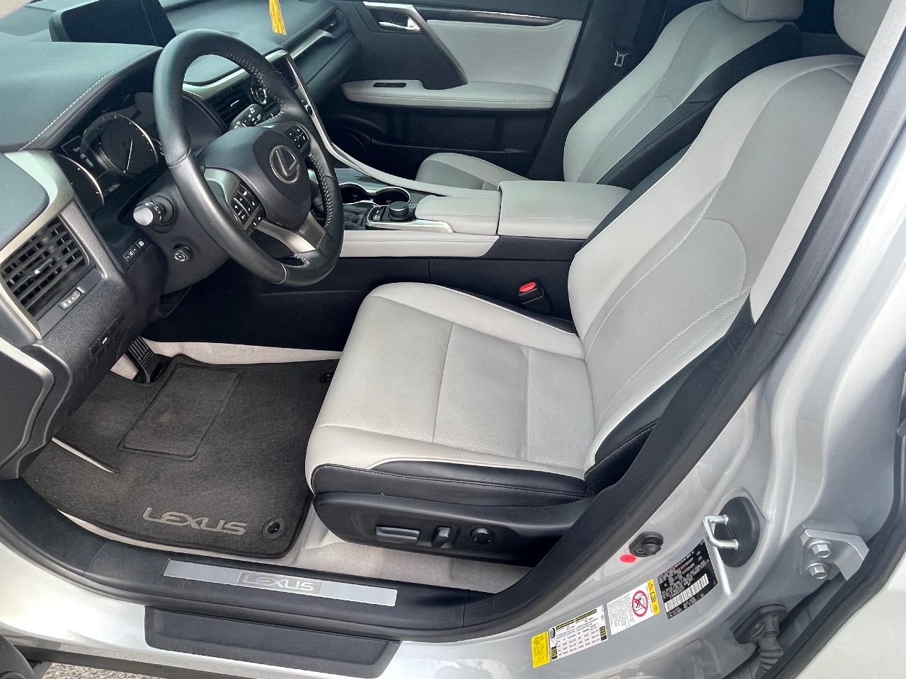 Lexus RX - фото 16