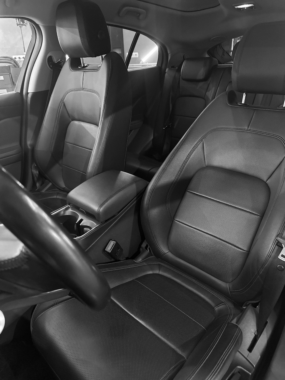 Jaguar I-Pace - фото 8