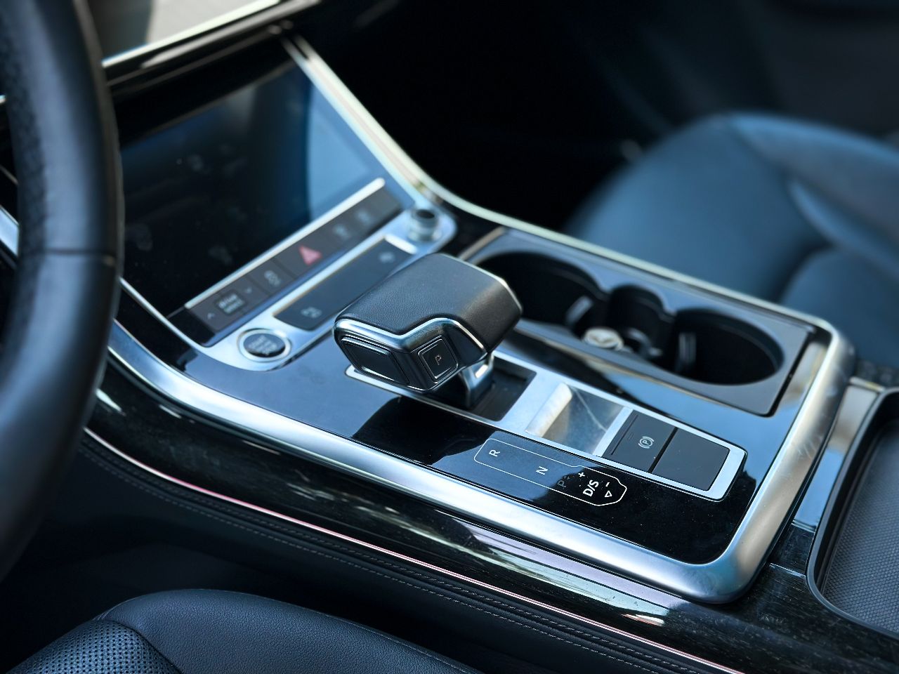 Audi Q7 - фото 8