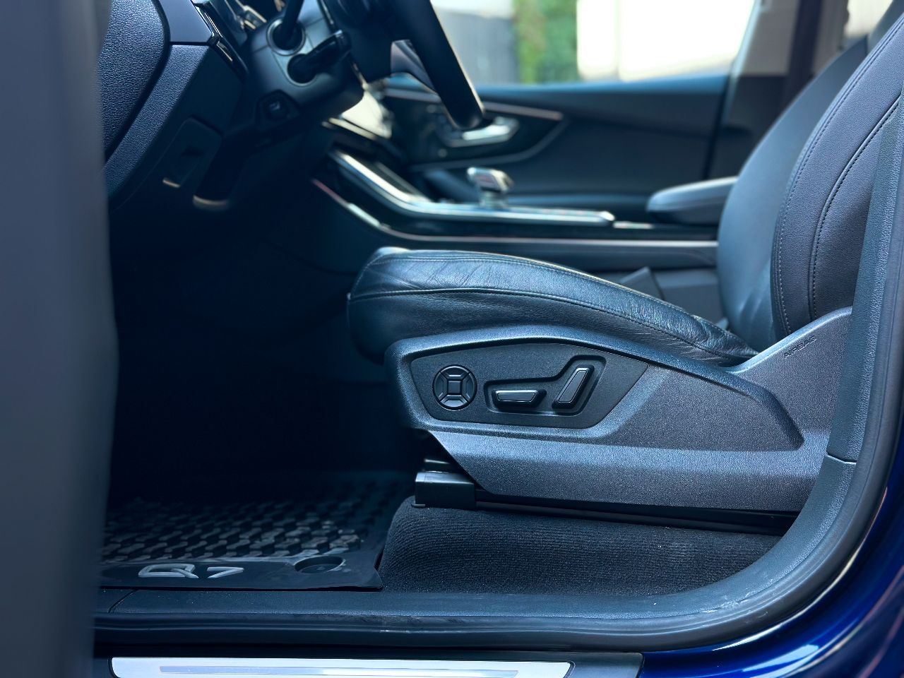 Audi Q7 - фото 7