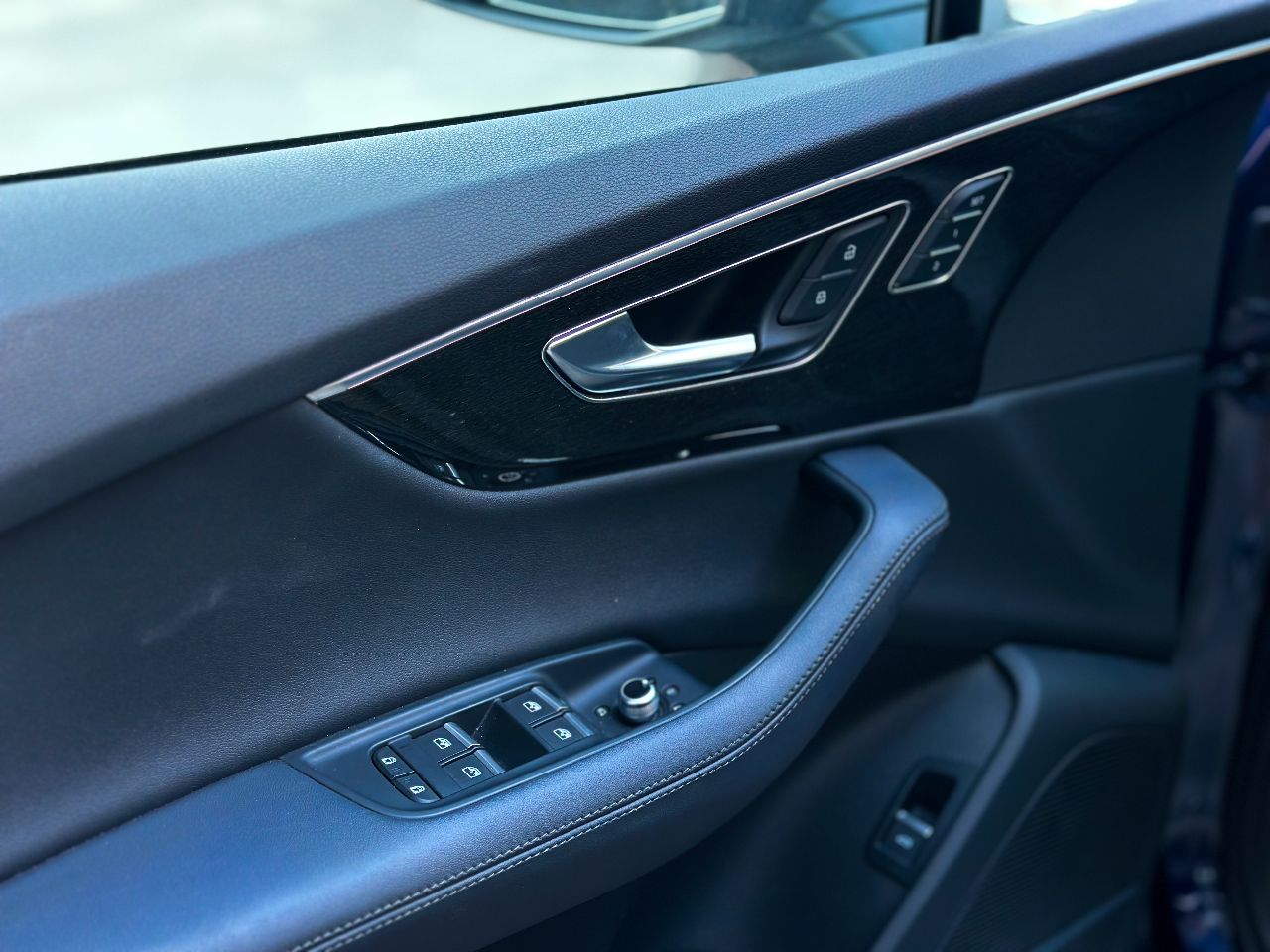 Audi Q7 - фото 6