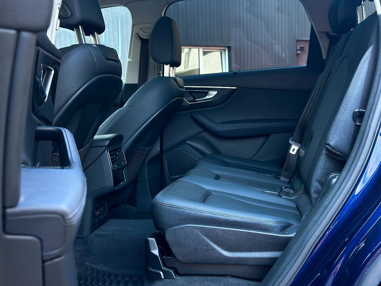 Audi Q7 - фото 19