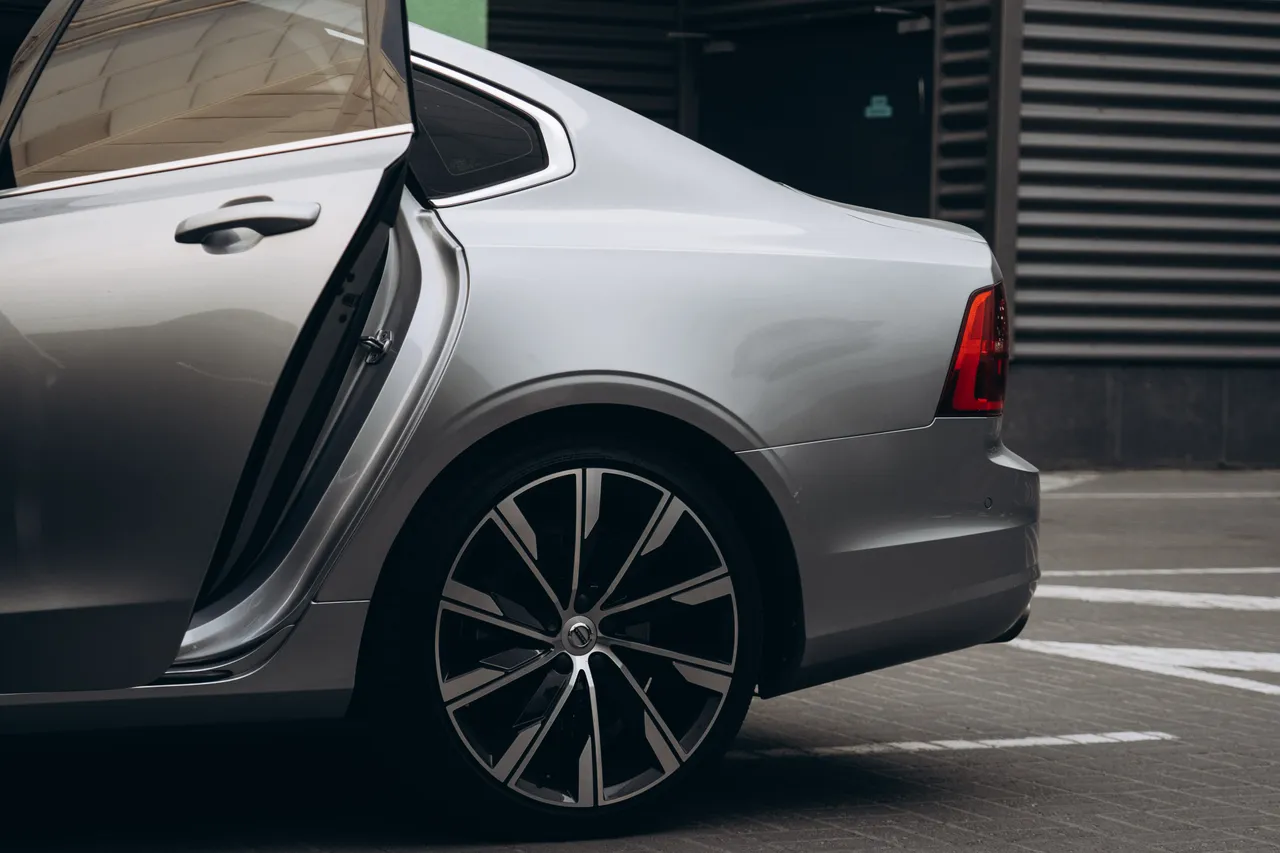 Volvo S90 - фото 27