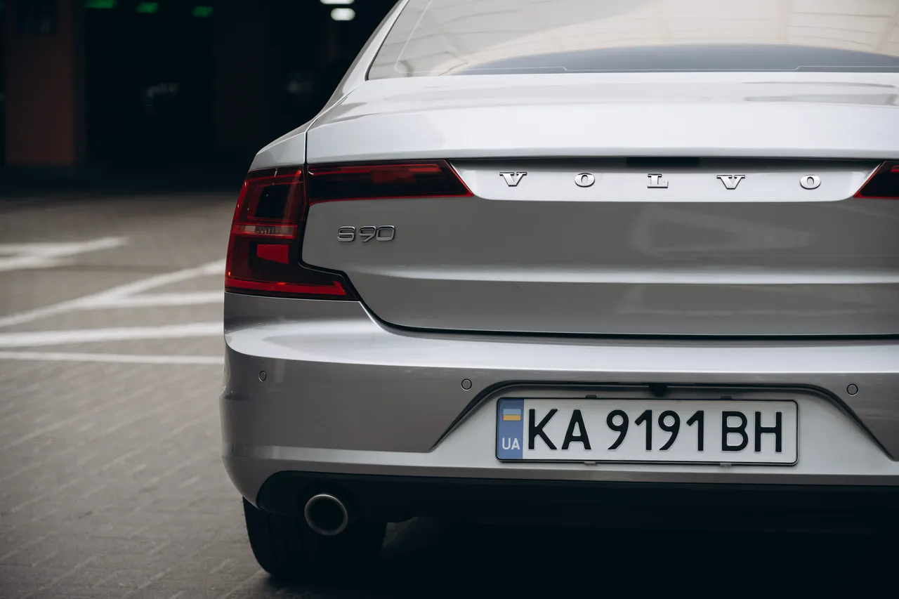 Volvo S90 - фото 12