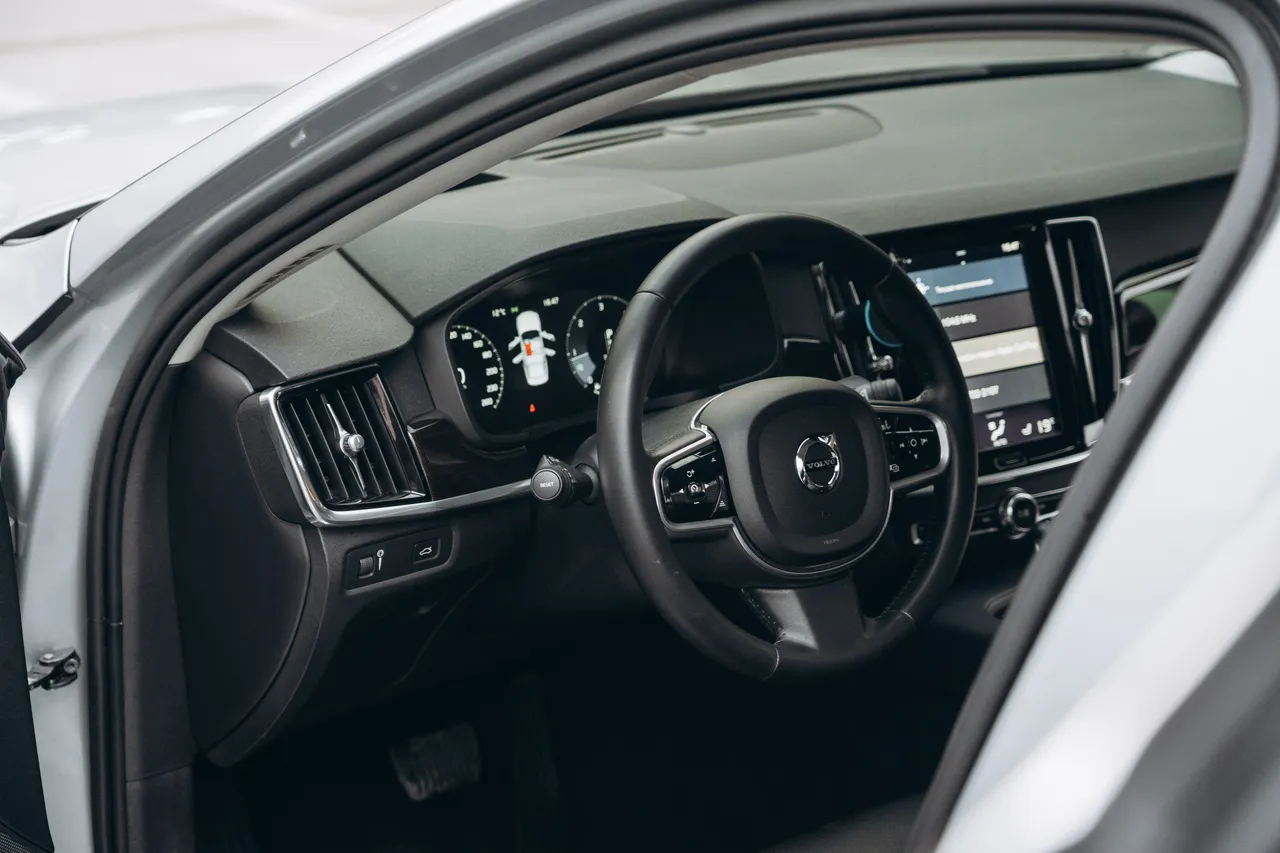 Volvo S90 - фото 28