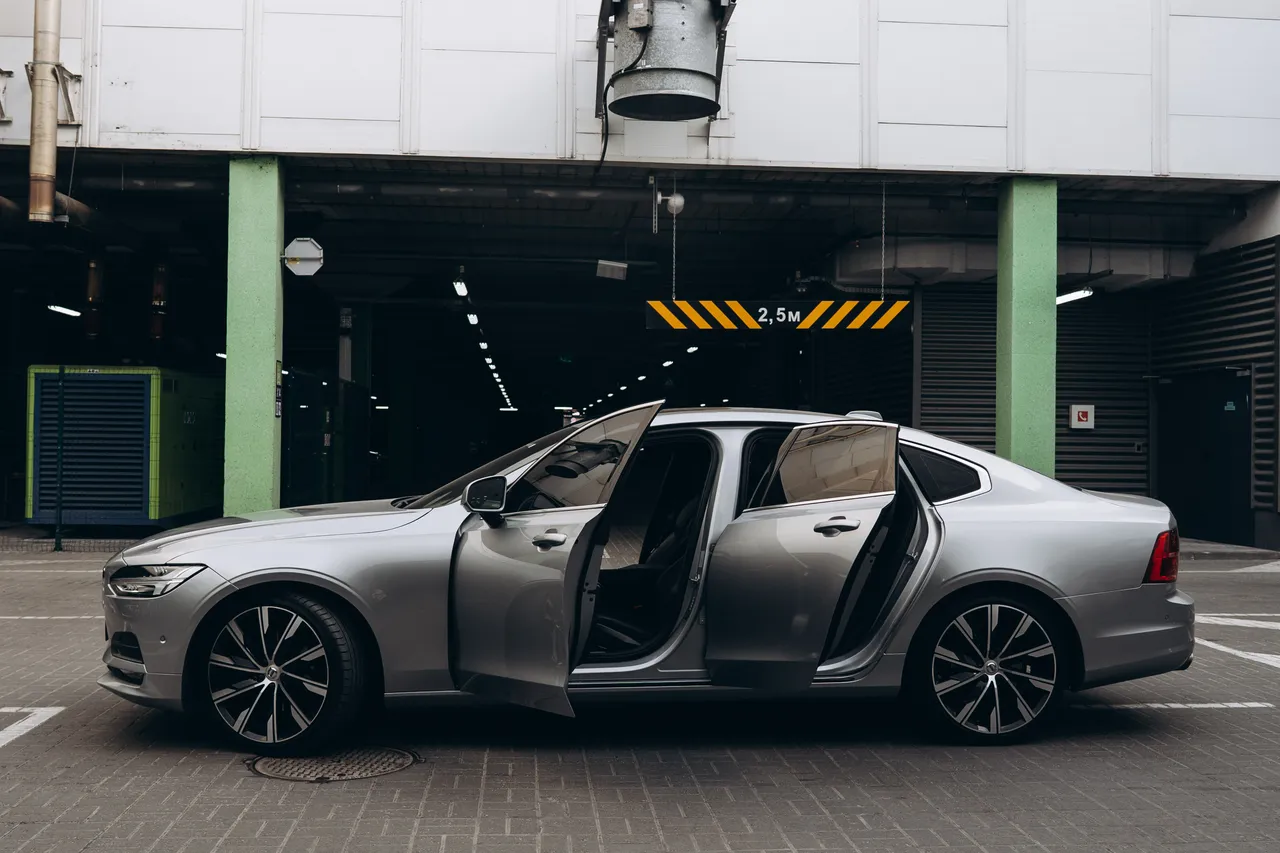 Volvo S90 - фото 26