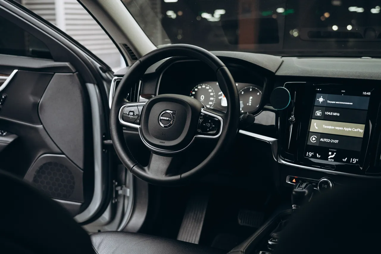Volvo S90 - фото 32