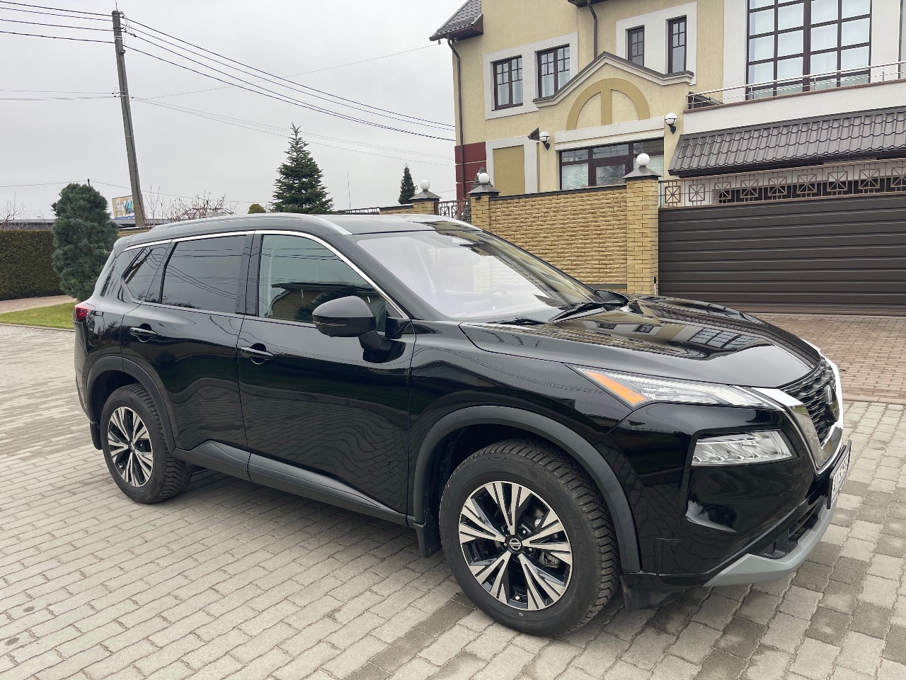 Nissan Rogue - фото 1