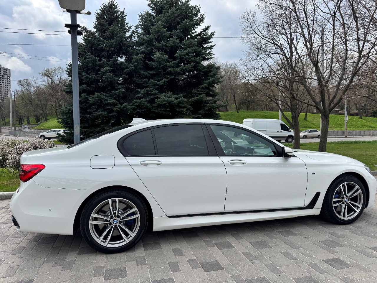 BMW 7 серії - фото 3