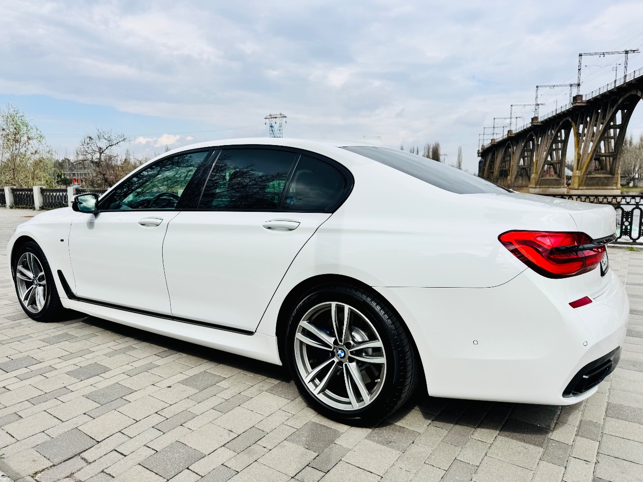 BMW 7 серії - фото 2