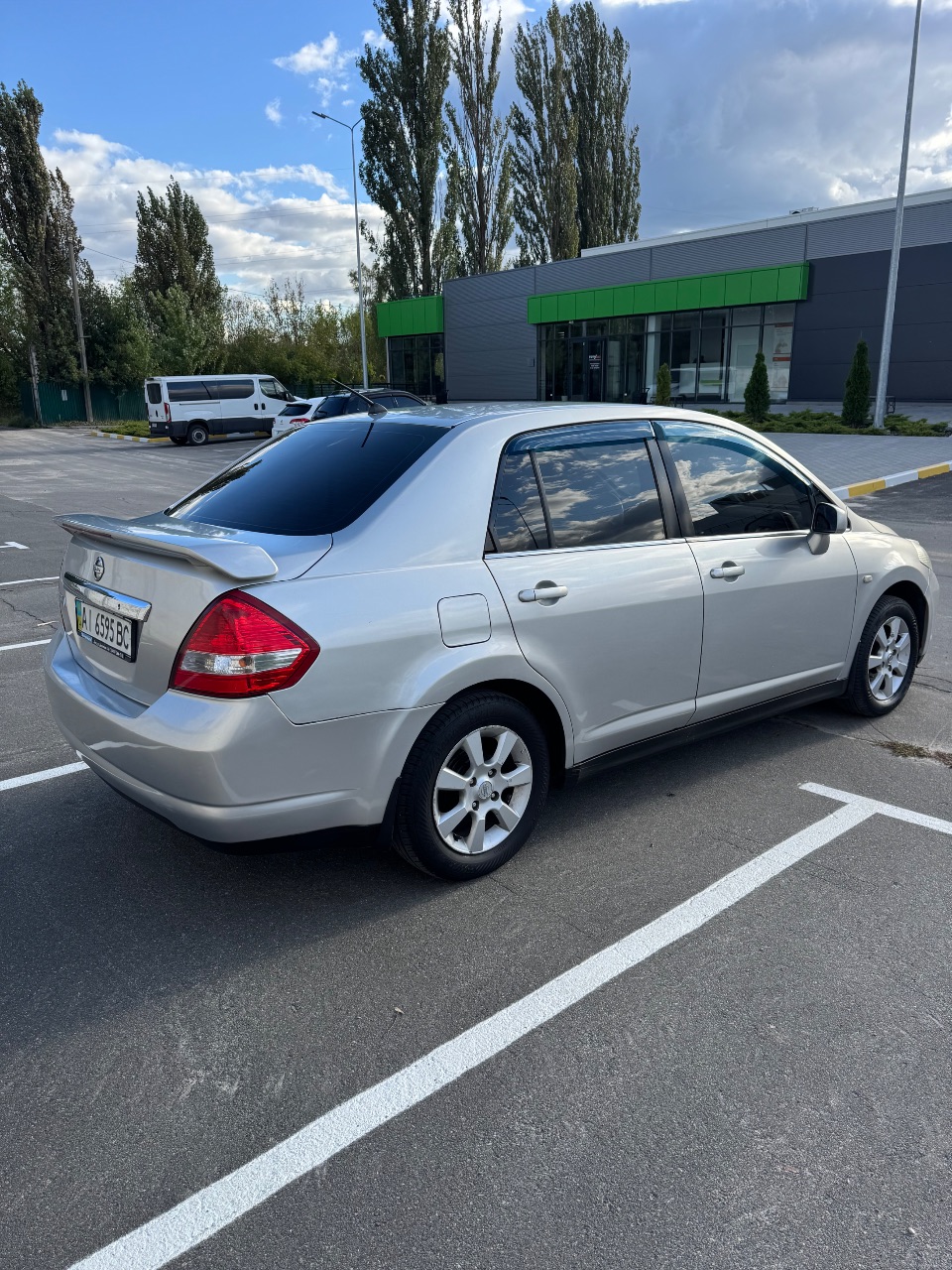 Nissan Tiida - фото 5