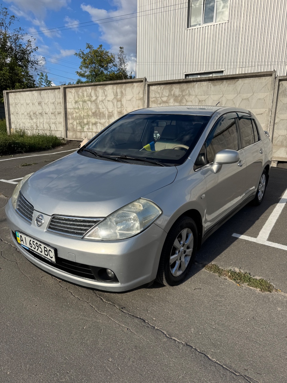 Nissan Tiida - фото 1