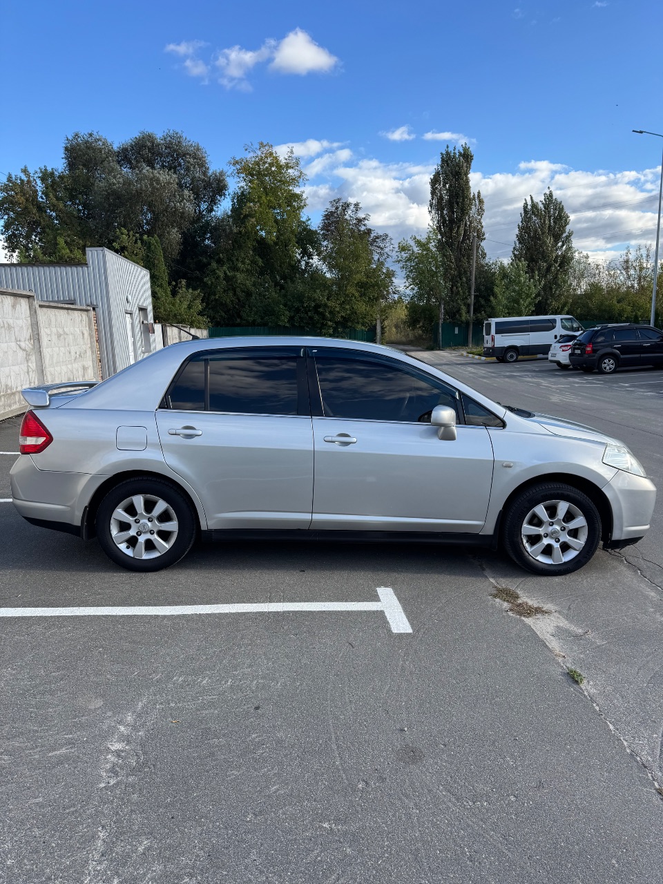 Nissan Tiida - фото 4