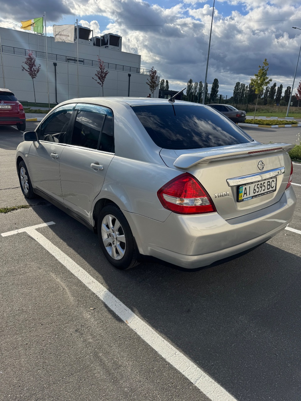 Nissan Tiida - фото 8