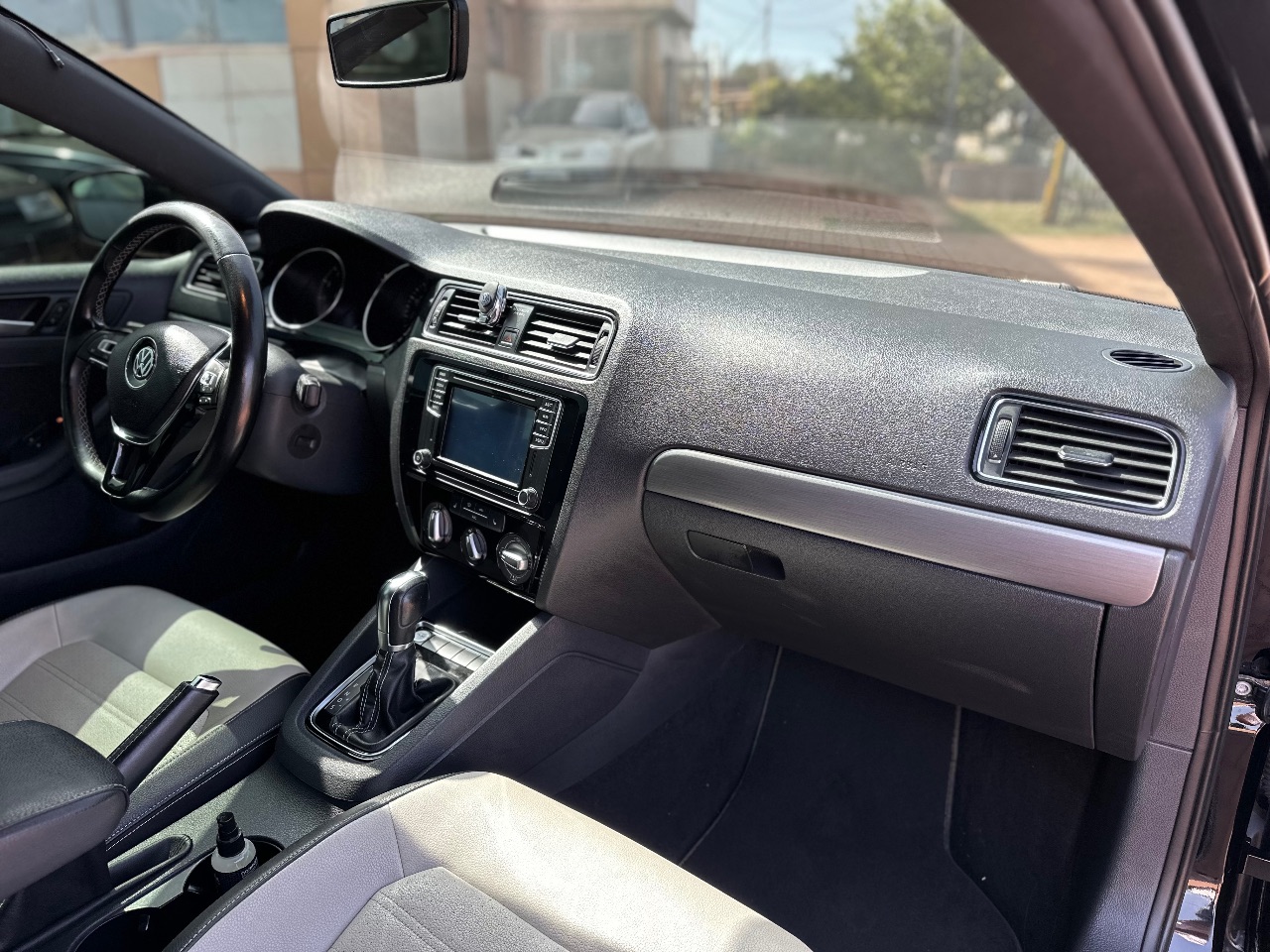 Volkswagen Jetta - фото 5