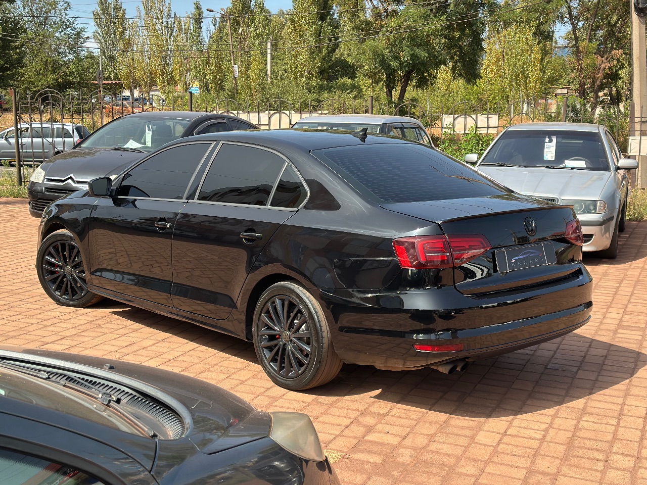 Volkswagen Jetta - фото 4