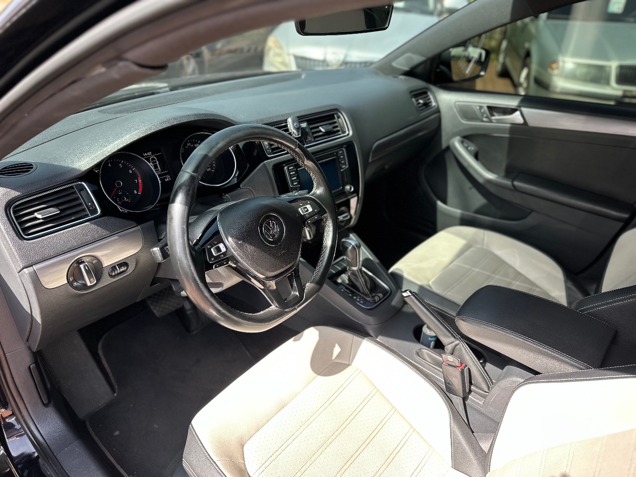 Volkswagen Jetta - фото 6