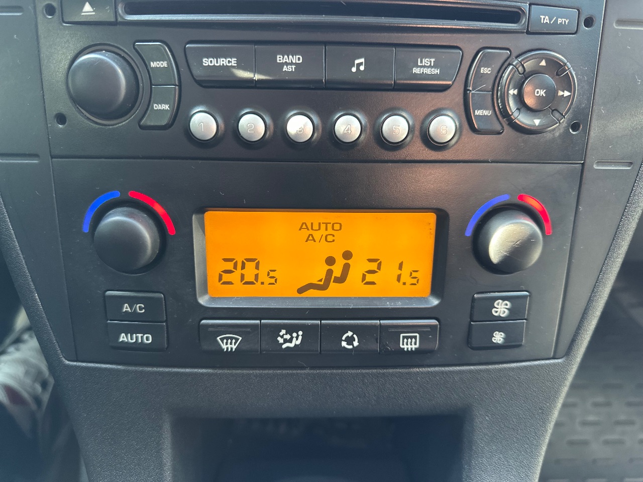 Citroen C4 - фото 10