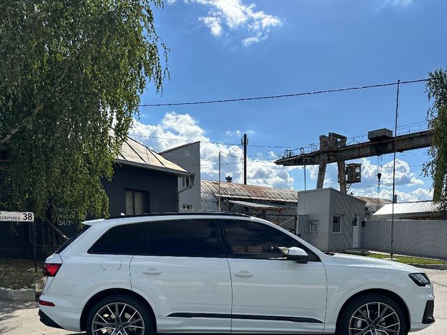 Audi Q7 - фото 3