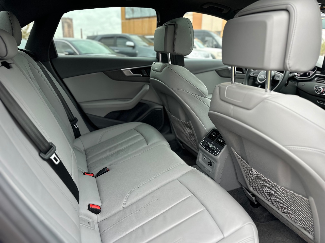 Audi A4 - фото 13