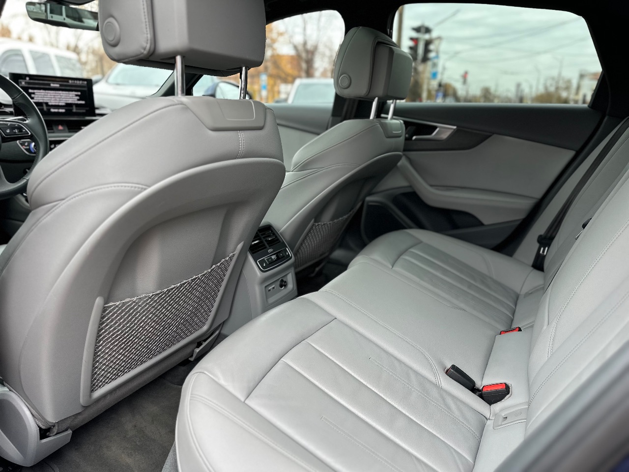 Audi A4 - фото 12