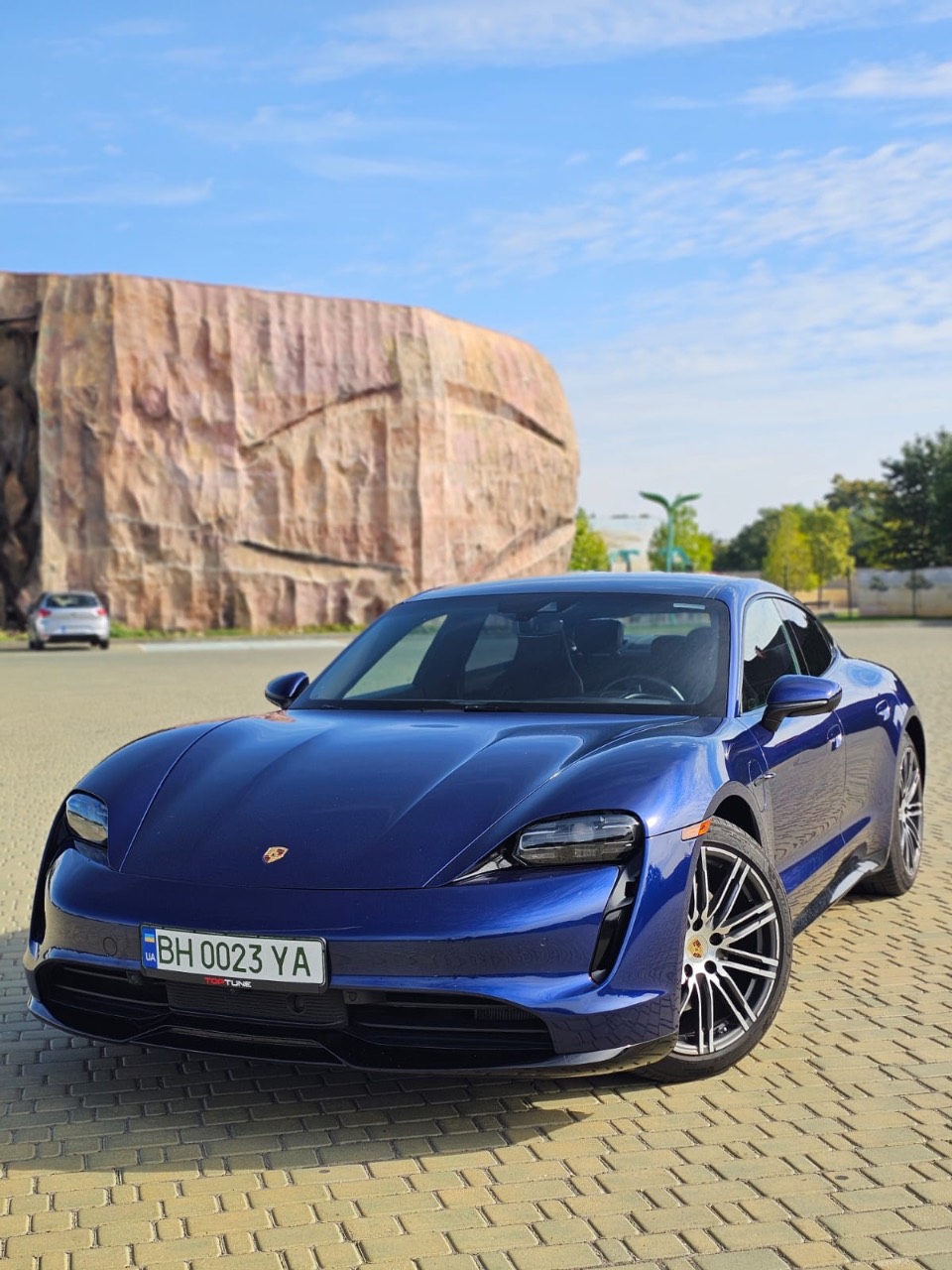 Porsche Taycan - фото 1