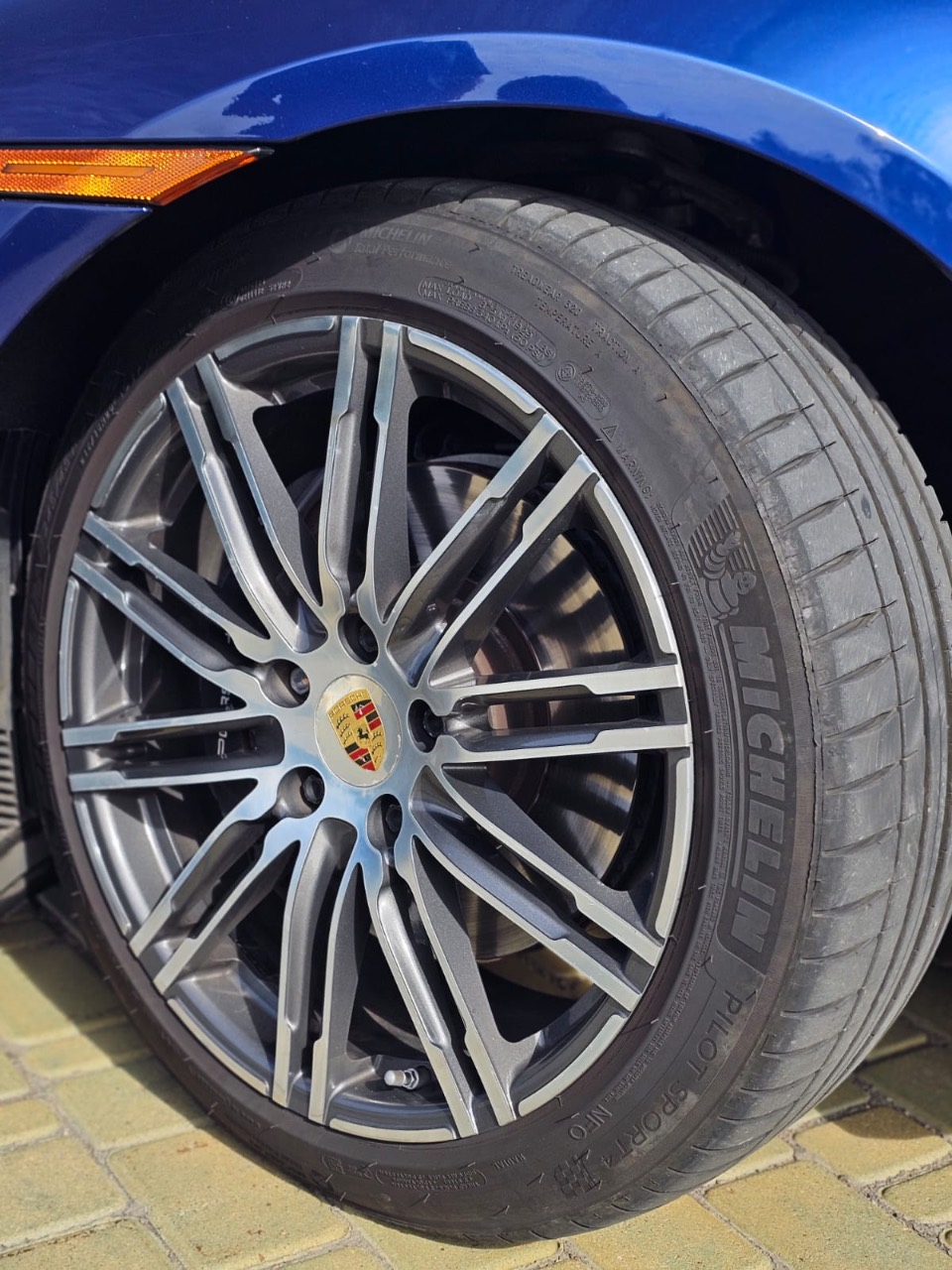 Porsche Taycan - фото 7