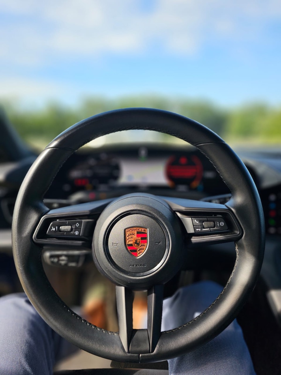 Porsche Taycan - фото 12