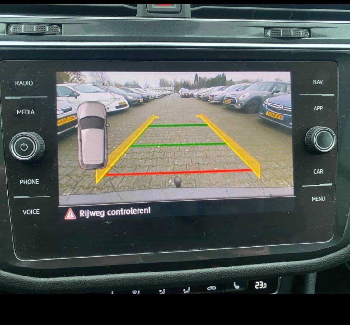 Volkswagen Tiguan - фото 9