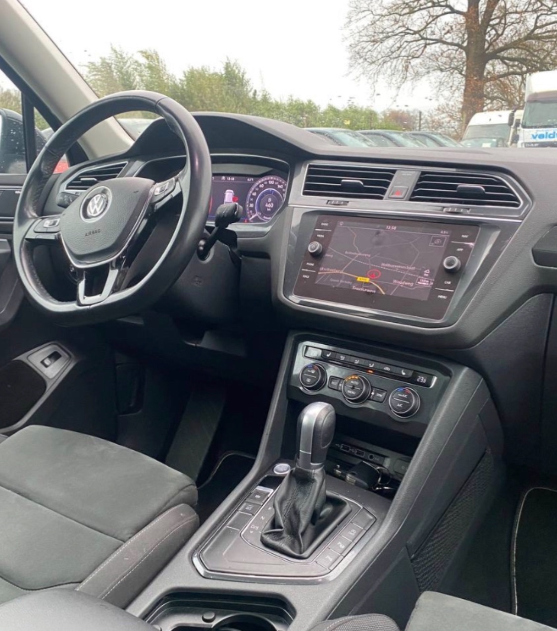 Volkswagen Tiguan - фото 14