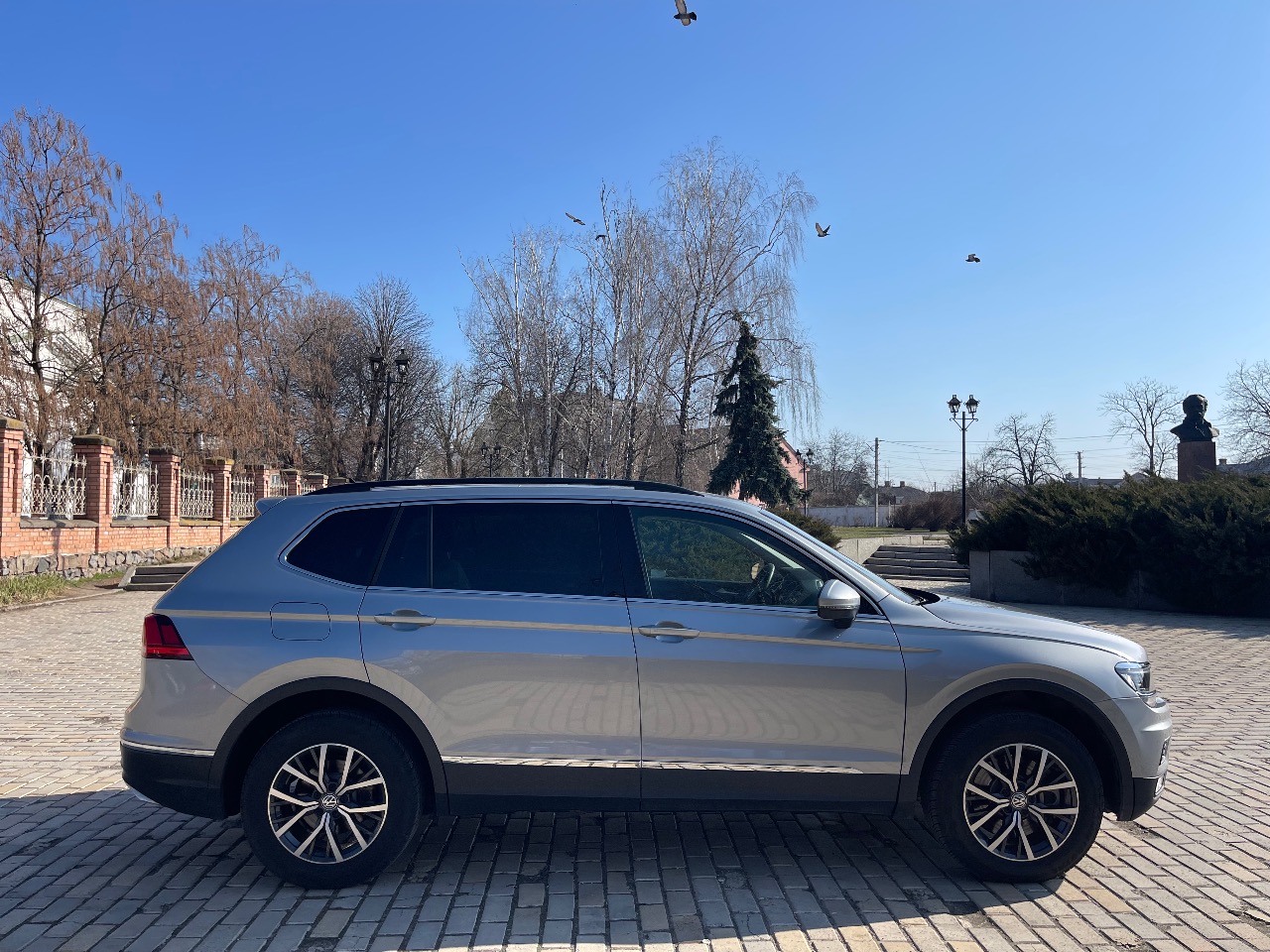 Volkswagen Tiguan - фото 2