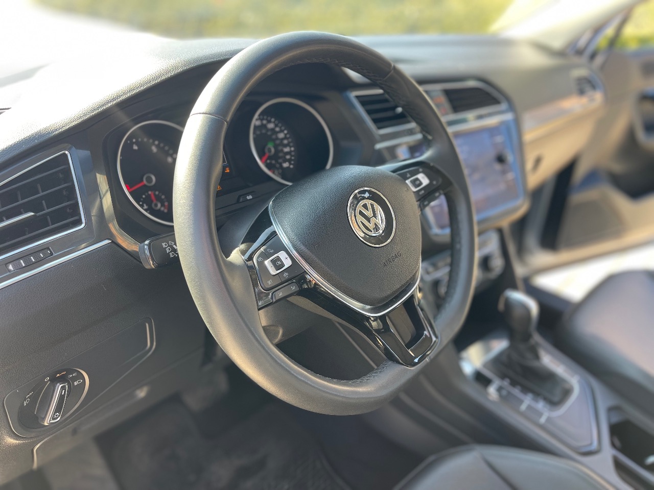 Volkswagen Tiguan - фото 14