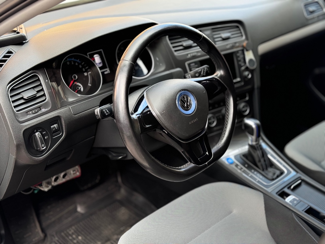 Volkswagen Golf - фото 6