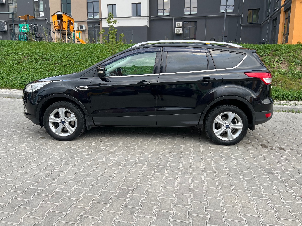 Ford Kuga - фото 14