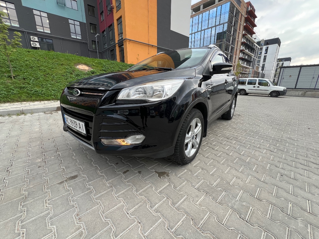Ford Kuga - фото 11