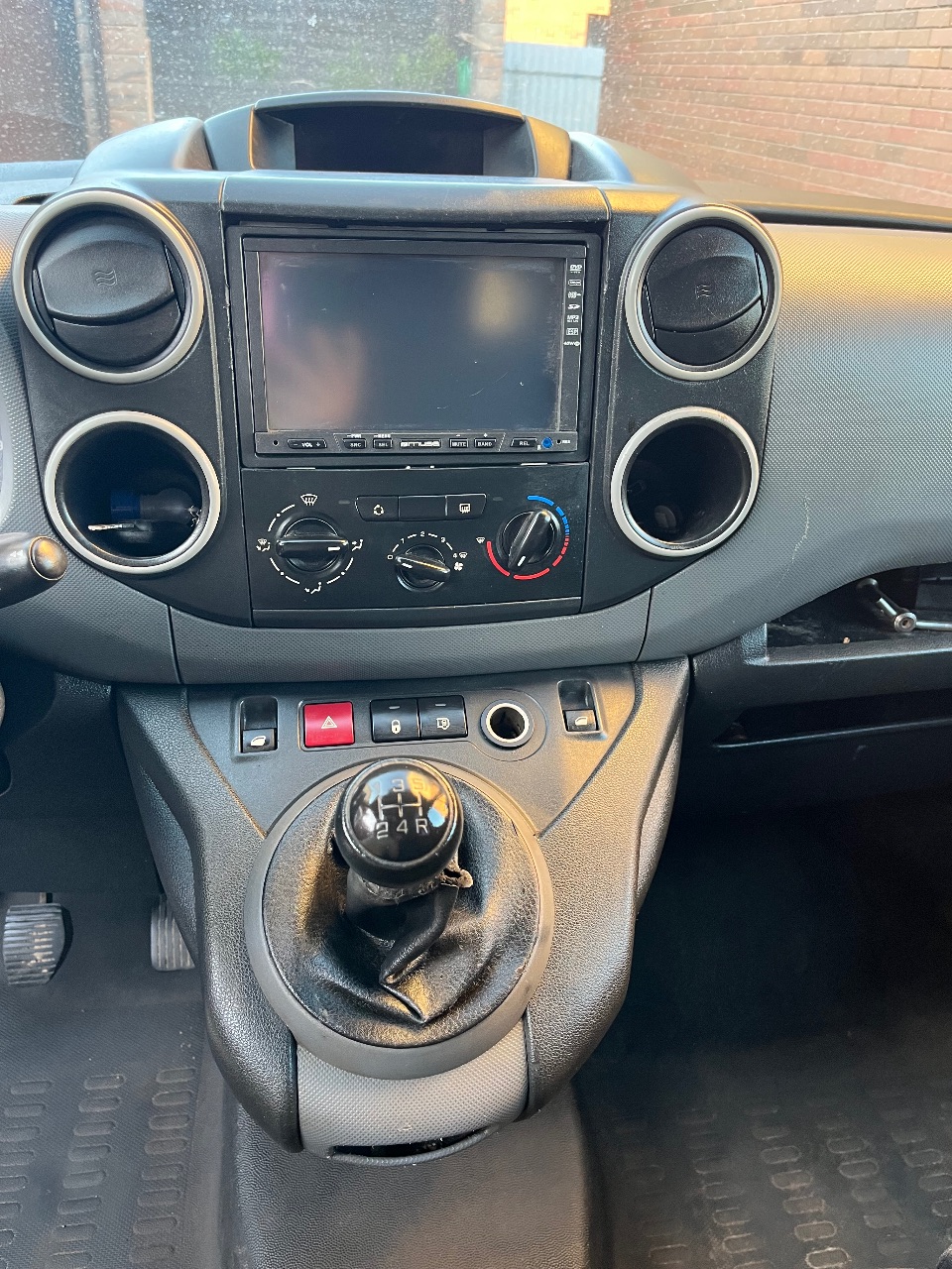 Peugeot Partner - фото 11