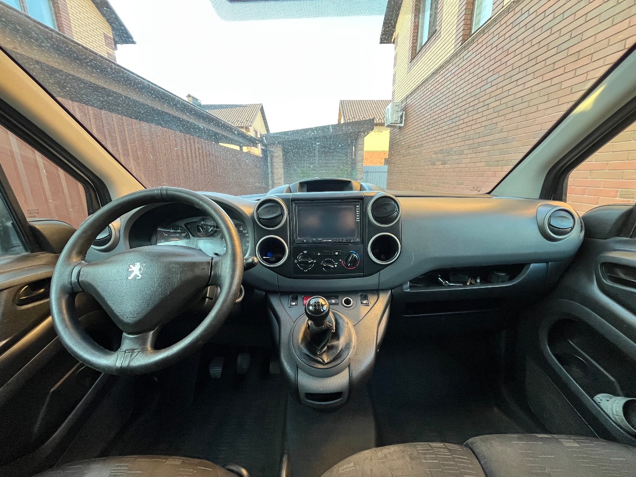 Peugeot Partner - фото 9