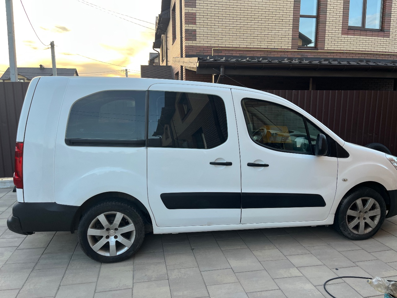 Peugeot Partner - фото 7