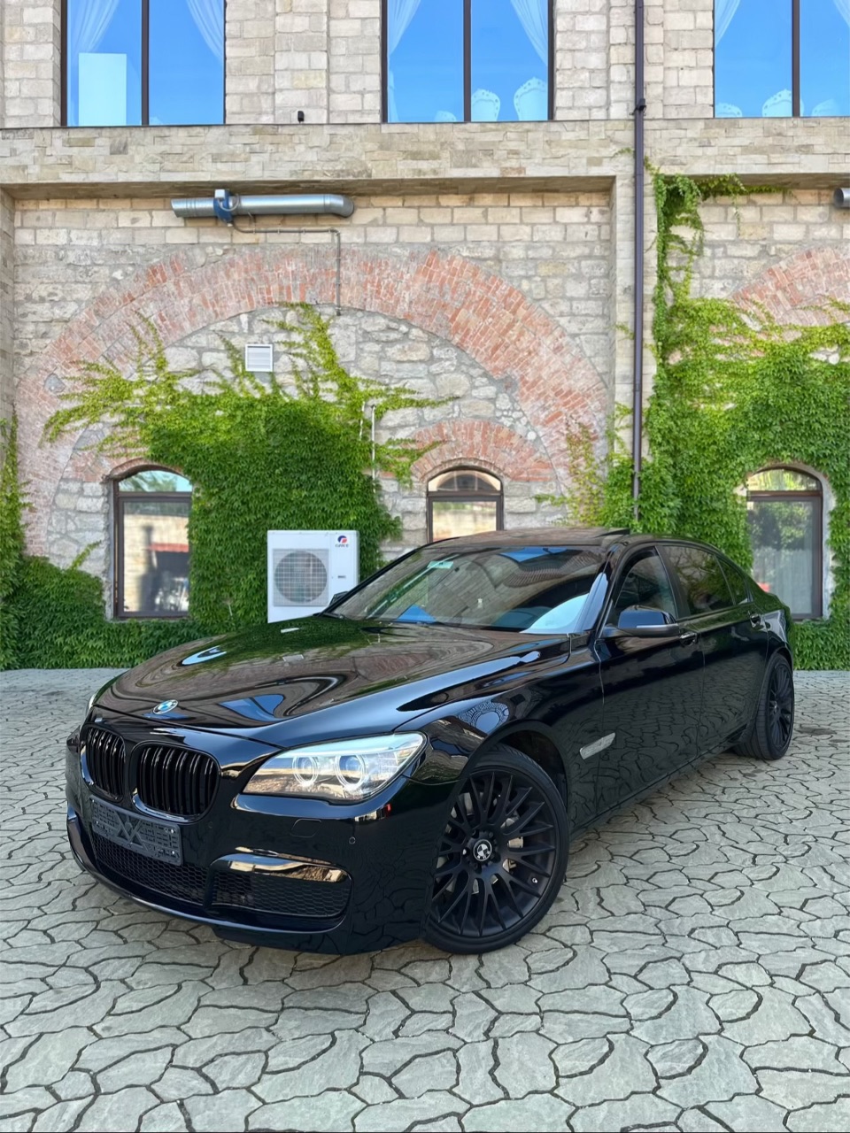 BMW 7 серії - фото 1