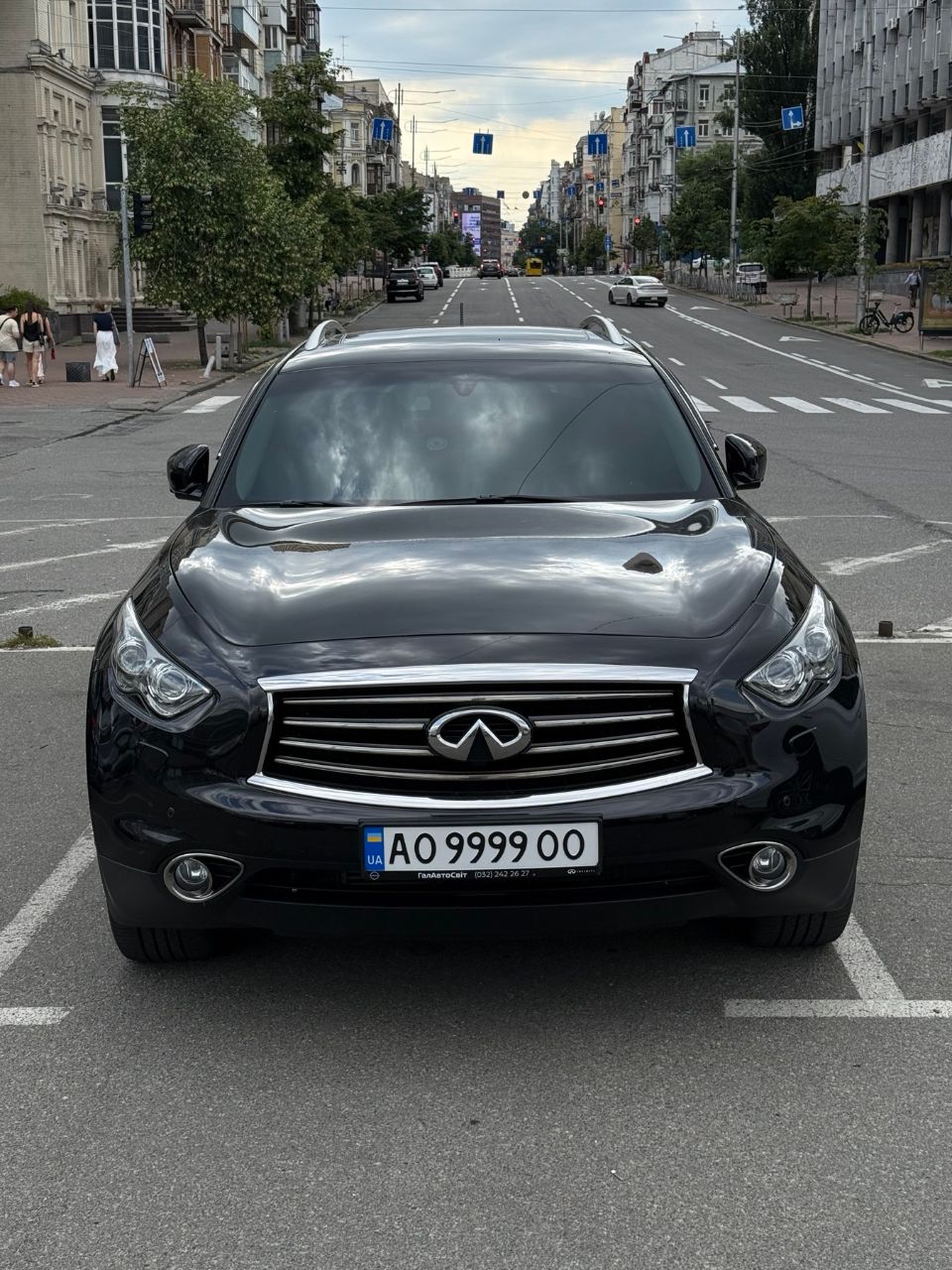 Infiniti QX70 - фото 2